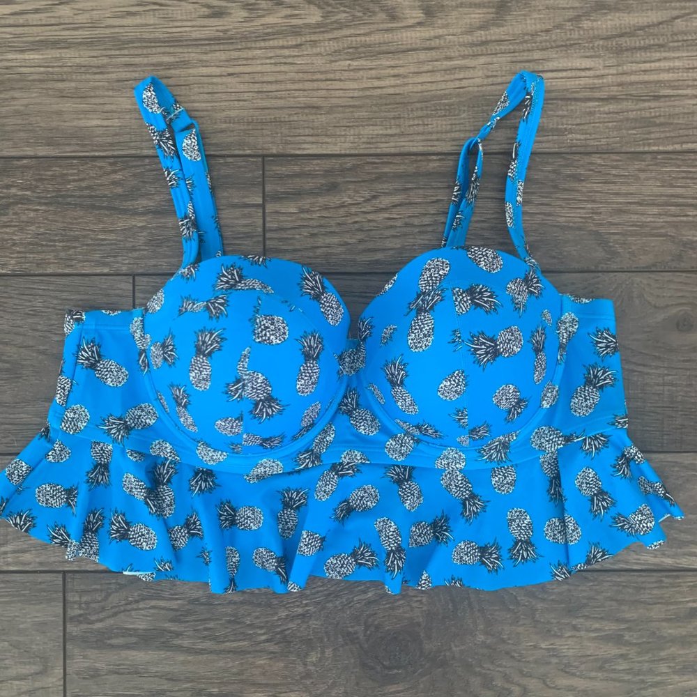 NWT Torrid PINEAPPLE PRINT FLOUNCE BIKINI TOP